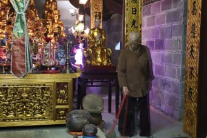 Ha Pagoda altar